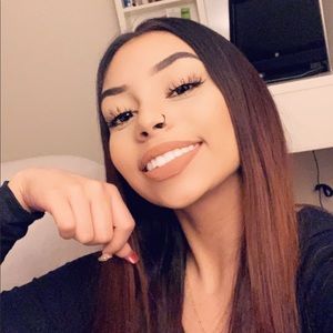 Meet your Posher, Yanet